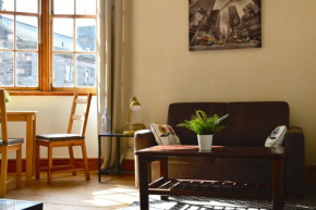 Sophisticated and Bright One Bed in Leith